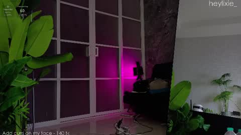 Snapshot of heylixie_ chatting on 06.23.26 Li online show from 06.23.26