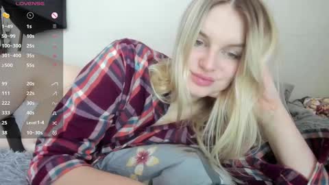 Snapshot of hi_i_am_ana chatting on 01.19.25 Ana online show from 01.19.25