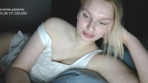 Snapshot of hi_i_am_ana chatting on 11.23.25 Ana online show from 11.23.25