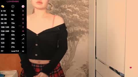 Snapshot of hiaru_cutie chatting on 11.05.25 Hiaru online show from 11.05.25