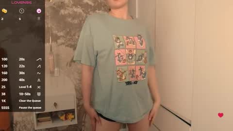 Snapshot of hiaru_cutie chatting on 11.14.25 Hiaru online show from 11.14.25