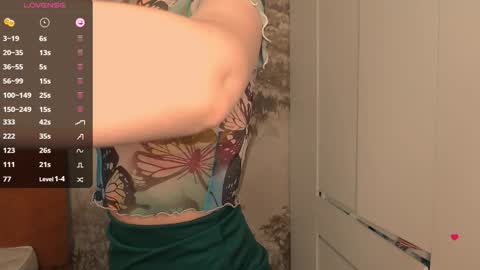 Snapshot of hiaru_cutie chatting on 11.23.25 Hiaru online show from 11.23.25