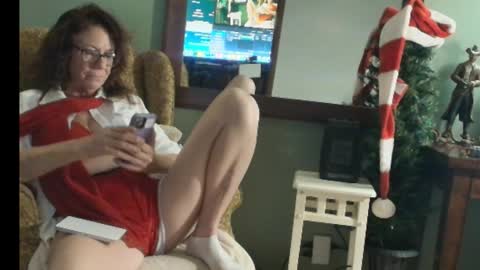 hidden_gold_milf online show from 12.19.25