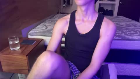 Snapshot of hiddendeseos chatting on 10.25.25 hiddendeseos online show from 10.25.25