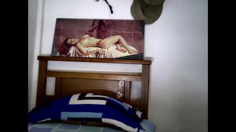 Snapshot of hideonbush051 chatting on 10.06.25 hideonbush online show from 10.06.25