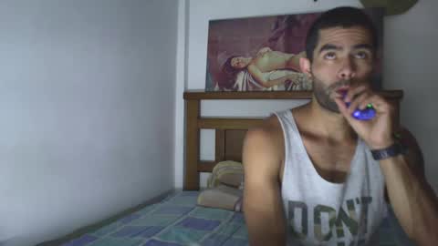 Snapshot of hideonbush051 chatting on 10.10.25 hideonbush online show from 10.10.25