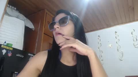 hilaril18 online show from 12.19.24