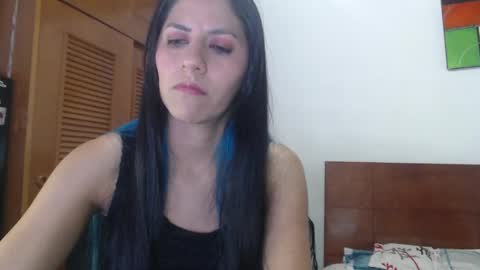 hilaril18 online show from 01.30.25