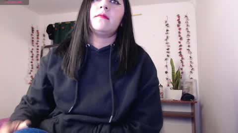 Snapshot of hilari18 chatting on 06.26.26 hilaril18 online show from 06.26.26