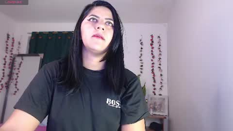 Snapshot of hilari18 chatting on 06.29.26 hilaril18 online show from 06.29.26
