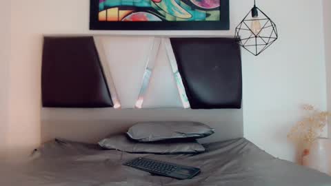 Hilary Avilan online show from 11.30.25