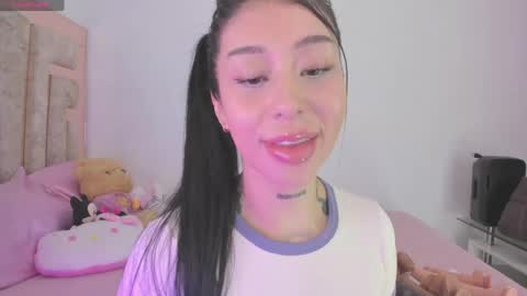 Snapshot of hilary_jones_22 chatting on 05.25.26 LUNA new account FOLLOW ME online show from 05.25.26