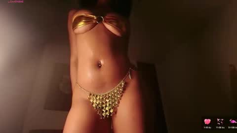 Snapshot of hilaryebony_ chatting on 05.19.26 - 29p online show from 05.19.26
