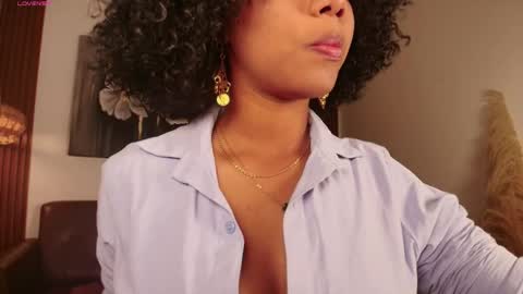 Snapshot of hilaryebony_ chatting on 05.20.26 - 29p online show from 05.20.26