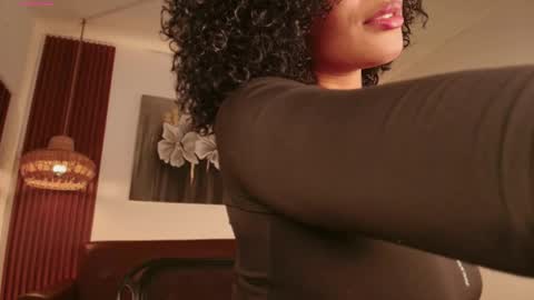Snapshot of hilaryebony_ chatting on 05.29.26 - 29p online show from 05.29.26