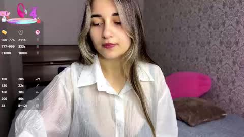 Snapshot of hildaaxley chatting on 10.01.25 Ani online show from 10.01.25