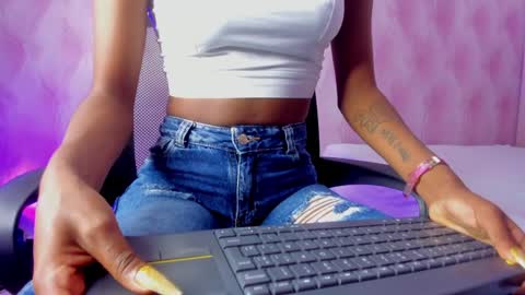  Hillary  online show from 02.04.25