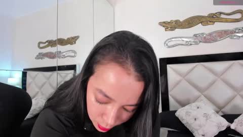 Snapshot of hillary_chen chatting on 09.09.25 Hillary online show from 09.09.25