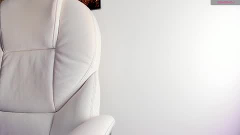 Snapshot of hillary_chen chatting on 09.16.25 Hillary online show from 09.16.25