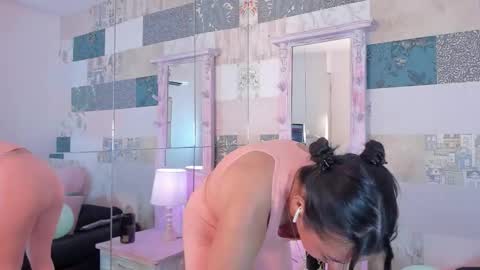 Snapshot of hillary_chen chatting on 11.07.25 Hillary online show from 11.07.25