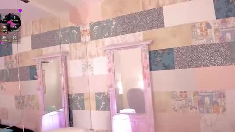 Snapshot of hillary_chen chatting on 11.12.25 Hillary online show from 11.12.25