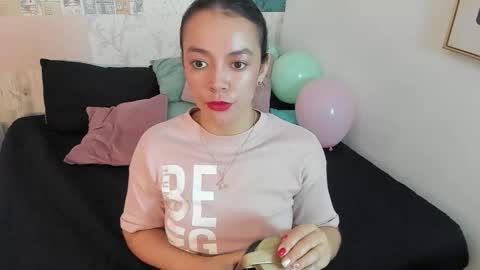 Snapshot of hillary_chen chatting on 11.13.25 Hillary online show from 11.13.25