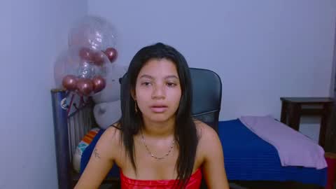 Snapshot of hinata_9 chatting on 12.18.25 0600AM-1100AM - online show from 12.18.25