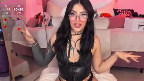 Snapshot of hinataweed01 chatting on 10.14.25  Karol  Independent Model online show from 10.14.25