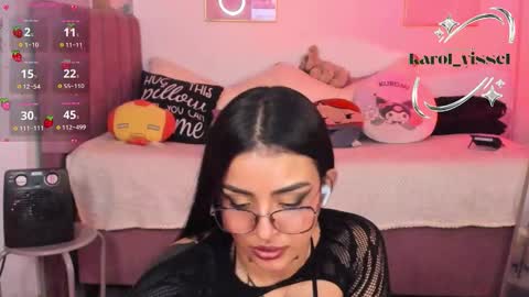 Snapshot of hinataweed01 chatting on 11.30.25 Karol Independent Model online show from 11.30.25