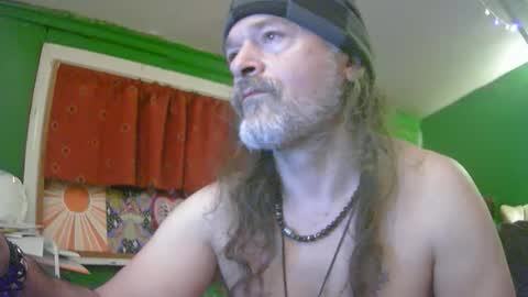 Snapshot of hippiedad333 chatting on 05.28.26 hippiedad333 online show from 05.28.26