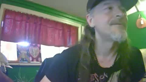 Snapshot of hippiedad333 chatting on 06.05.26 hippiedad333 online show from 06.05.26