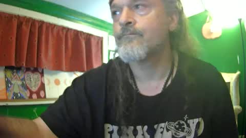 Snapshot of hippiedad333 chatting on 06.15.26 hippiedad333 online show from 06.15.26
