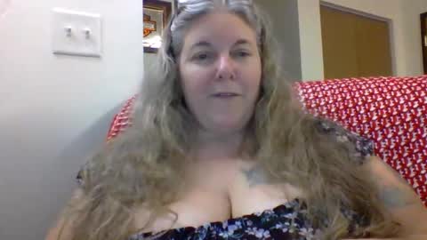 Snapshot of hippysnewhere chatting on 06.09.26 hippysnewhere online show from 06.09.26