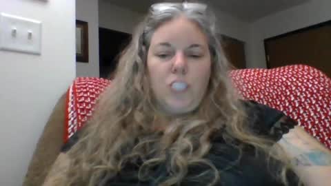 Snapshot of hippysnewhere chatting on 06.12.26 hippysnewhere online show from 06.12.26