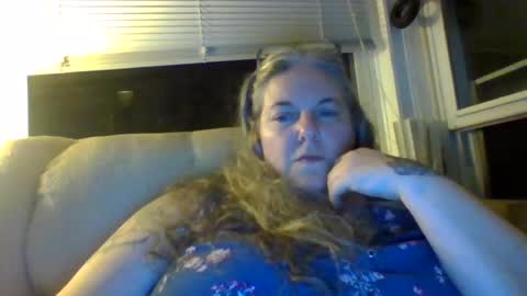 Snapshot of hippysnewhere chatting on 06.15.26 hippysnewhere online show from 06.15.26