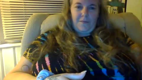 Snapshot of hippysnewhere chatting on 06.16.26 hippysnewhere online show from 06.16.26