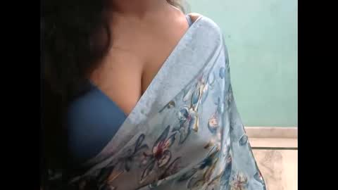 Snapshot of hisslust chatting on 02.15.26 hisslust online show from 02.15.26