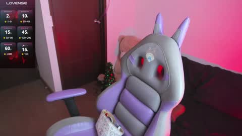 Hitomi Arata online show from 12.27.24