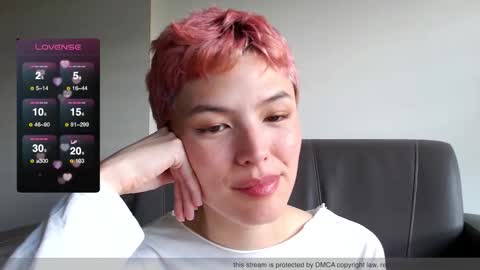 Snapshot of hivivi chatting on 12.22.25 Vivi online show from 12.22.25