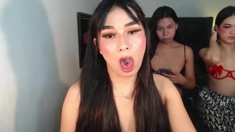 hoe_freesia online show from 05.18.26