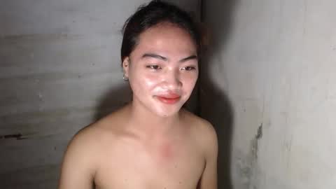 Snapshot of hoelyixia chatting on 12.04.25 Ixia3 online show from 12.04.25