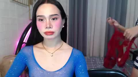 hoelymolly online show from 06.12.26