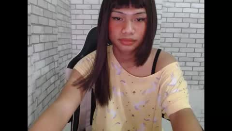 Snapshot of hoelyrafaela chatting on 05.22.26 Rafaela3 online show from 05.22.26