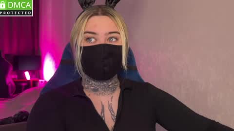 Snapshot of hoffmanite chatting on 04.01.26 hoffmanite online show from 04.01.26