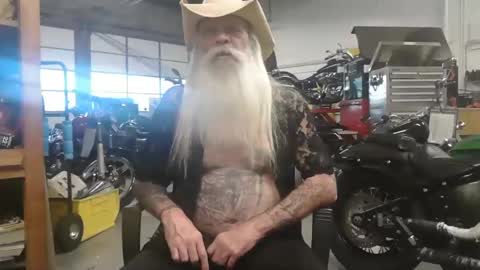 Snapshot of hogschlong63 chatting on 11.02.25 Hogschlong63 online show from 11.02.25