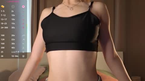 Snapshot of holayoula chatting on 09.23.25 Moni Monica online show from 09.23.25