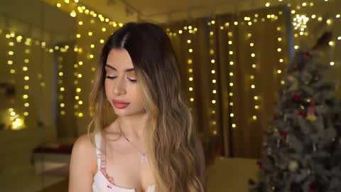 Snapshot of holayoula chatting on 12.17.25 Moni Monica online show from 12.17.25