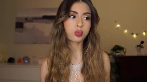 Snapshot of holayoula chatting on 02.17.26 Moni Monica online show from 02.17.26