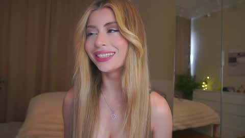 Snapshot of holayoula chatting on 03.24.26 Moni Monica online show from 03.24.26