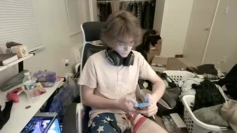 Snapshot of holdmybock chatting on 12.22.24 holdmybock online show from 12.22.24